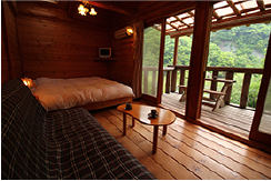 木のぬくもり香るログハウス